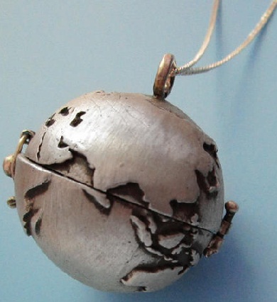 Sterling Silver Antiques Globe Locket Design