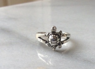 Tortoise Silver Toe Ring Design