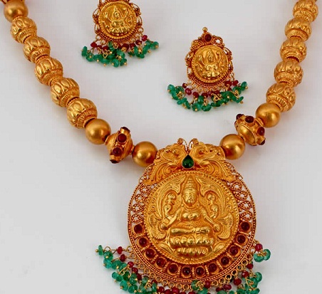 Temple Designs in Gold Jewellery