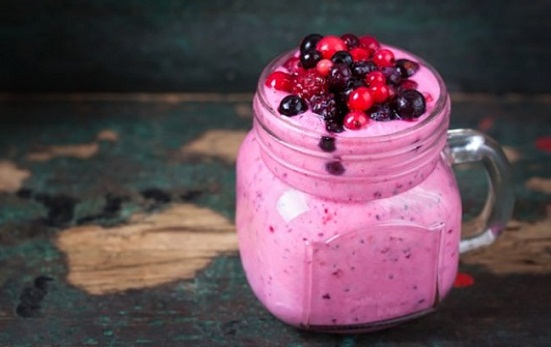 Berry smoothie for burning belly fat