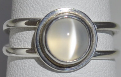 Cats-eye moonstone Ring