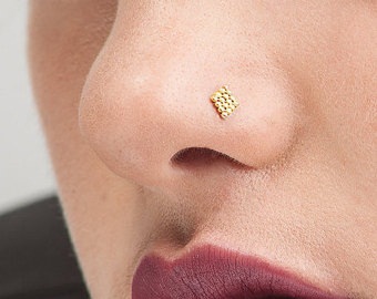 Designer Gold Stud Nose Pin