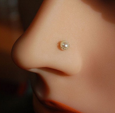 Designer White Pearl Nose Pin