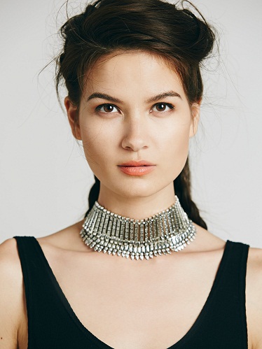 9 Stylish and Cute Models of Chokers for Girls in Trend
