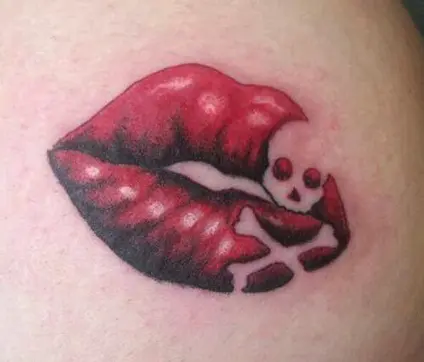 Red kisses  Идея татуировки Эскизы маленьких татуировок Красочные рамки