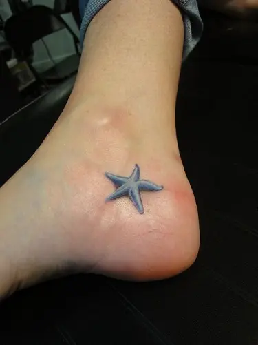 Small Starfish Tattoo  Tatuajes en los pies Tatuajes de conchas Tatuaje  de pie