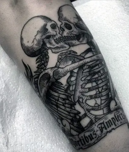 Tatuaje de pareja de esqueletos