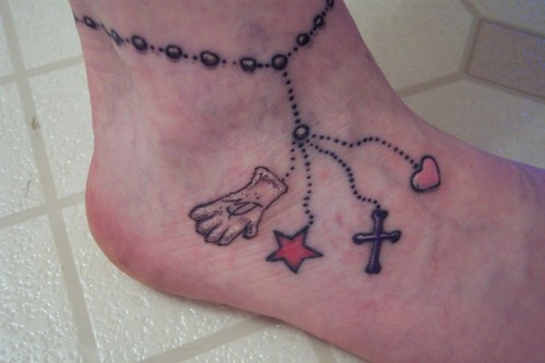 Have a look of the most extraordinary rosary tattoos on wrist