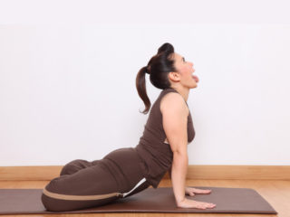 Simhasana (Lion Pose) – How To Do It And Its Benefits