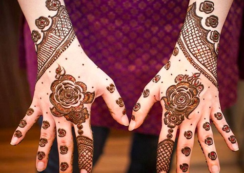7 Exquisite Mehndi Designs to Flaunt on Karwa Chauth Giftalove Blog -  Ideas, Inspiration, Latest trends to quick DIY and easy how–tos