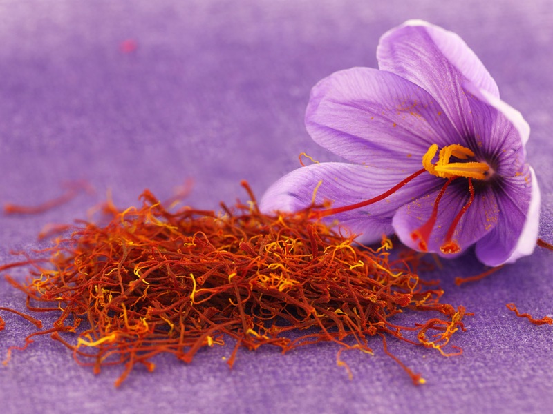 Homemade Saffron Face Packs For Glowing Skin