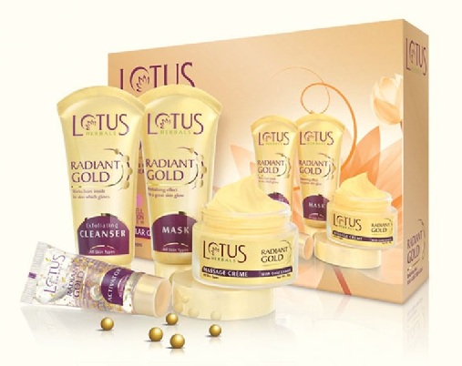 Lotus Herbals Radiant Gold Face Pack
