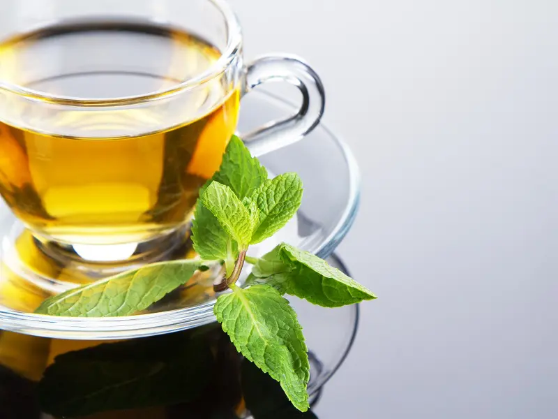 14 Amazing Peppermint Tea Benefits For Skin, Hair & Health