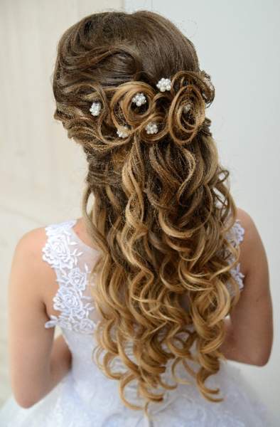 Floral Inspired Hairdo For Formal Parties