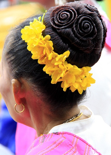 Flower Girl Hairstyles: 33 Trendy Looks [2023 Guide]