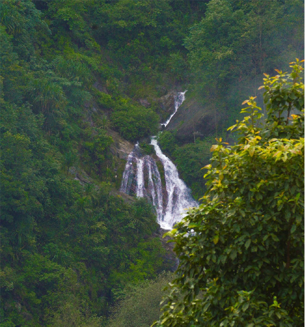 Pagla Jhora Falls - flourishing tourist attractions in Darjeeling