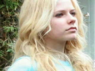 8 Pictures Of Avril Lavigne Without Makeup!