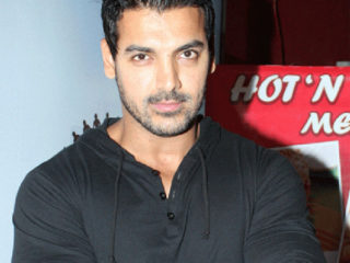 9 Pictures Of John Abraham With And Without Makeup