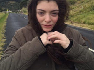 14 Stunning Pictures Of Lorde Without Makeup