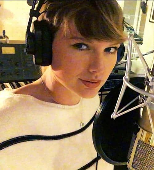 Taylor Swift Without Makeup 6