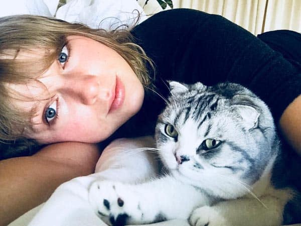 Taylor Swift Without Makeup 9