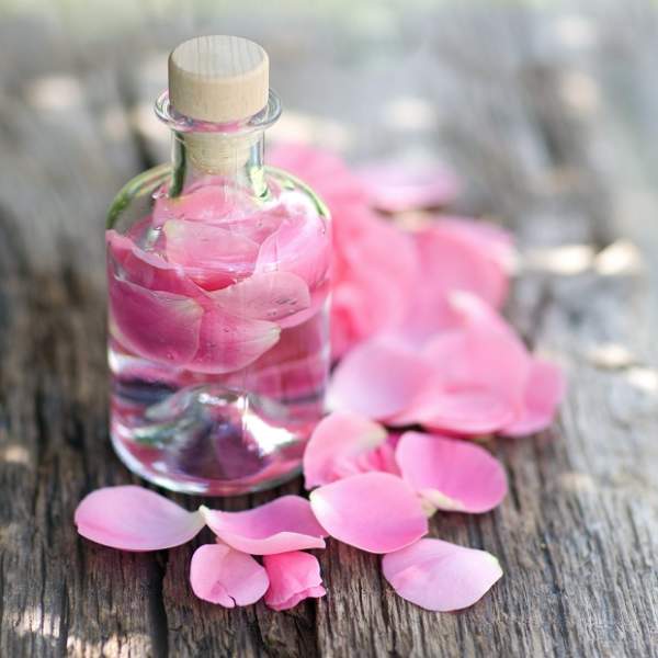 rose water benefits and uses 