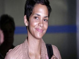 10 Pictures of Halle Berry without Makeup!