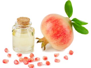 11 Best Pomegranate Seed Oil Benefits For Skin, Hair & Health