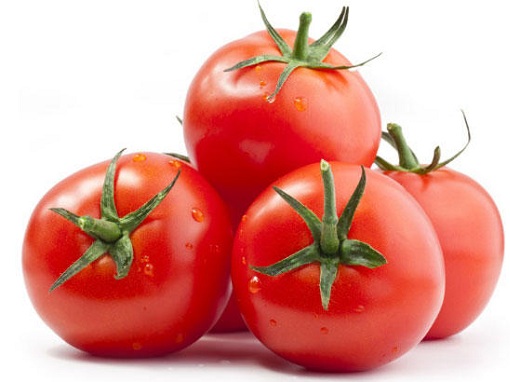 Tomato for  Reduce Pimples On Lips