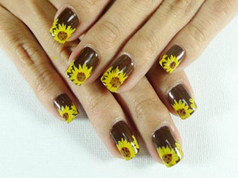 Traditional Sunflower Nail Art