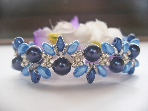 Wavy Blue Pearl Bracelet