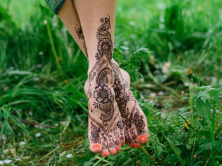 30 Latest And Trending Leg Mehndi Designs With Images!