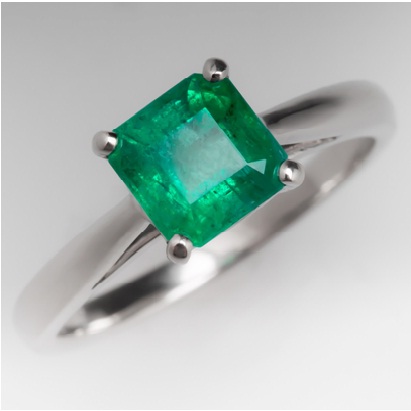 Platinum Ring With An Emerald stone