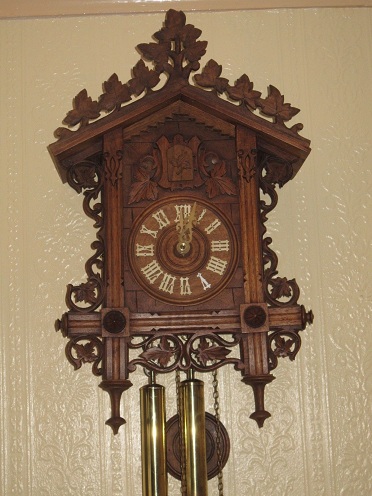 8 Day Vintage Cuckoo Clock Design