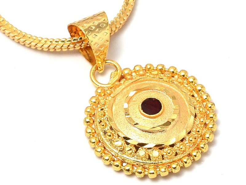 9 Latest Designs Of Chain Lockets For Men And Women