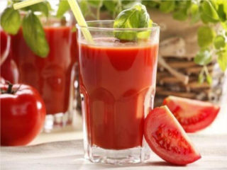 21 Best Tomato Juice Benefits For Skin, Hair and Health