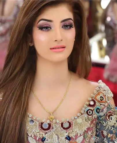 9 Stylish Pakistani Hairstyles for Casual and Wedding