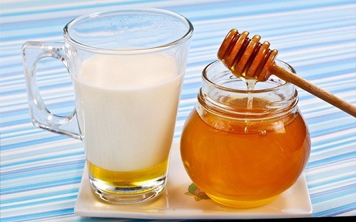 Honey Face Pack Using Raw Milk And Lemon