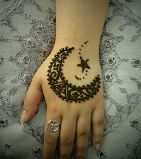Moon Shaped Ramzan (Eid) Mehndi Designs