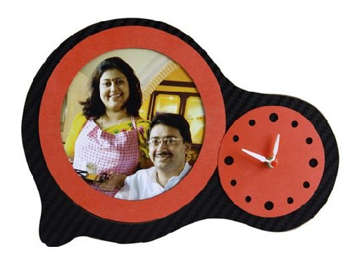 Memorable gifts nosotros received inward the shape of to a greater extent than inward varieties but personalized clocks give  fifteen Best Personalized Clock Designs – That Keep Your Memories Alive