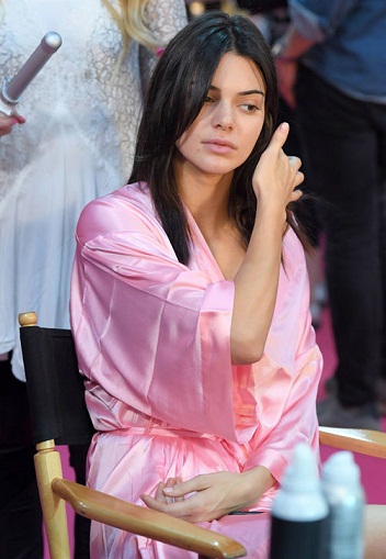 Kendall Jenner without Makeup 3