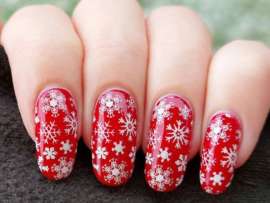 9 Simple Snowflake Nail Art Designs with Images