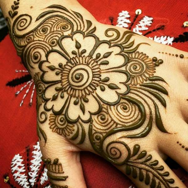 Back Hand Floral Mehandi Designs For Ramzan