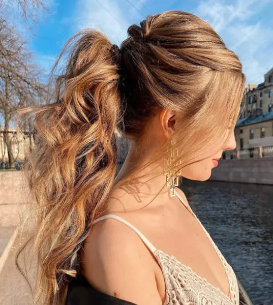 20 Perfect and Easy Messy Ponytail Looks for Women