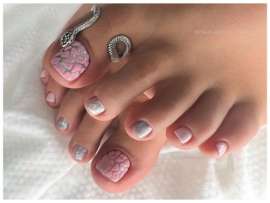10 Trendy Toe Nail Art Designs for Fashion-Forward Feet!