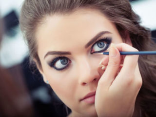 How to Apply Liquid Eyeliner Perfectly?