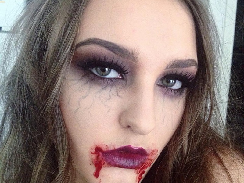 Vampire Eye Makeup
