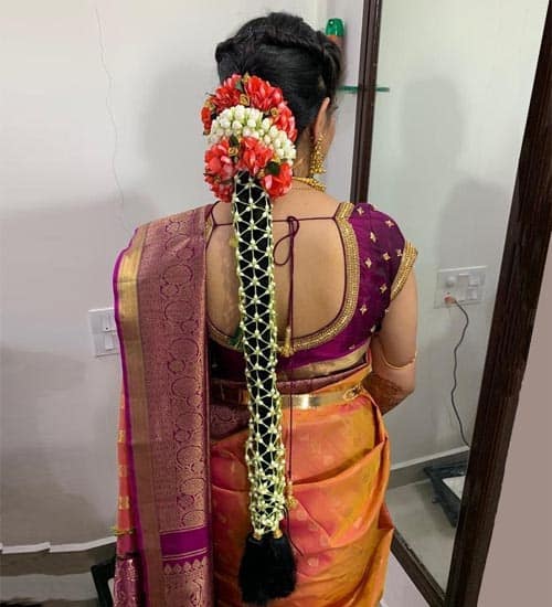 10 Popular And Traditional Hindu Bridal Hairstyles Styles At Life If you are tired of too many flyways and baby hair on your forehead then simply tie your hair into a simple. traditional hindu bridal hairstyles