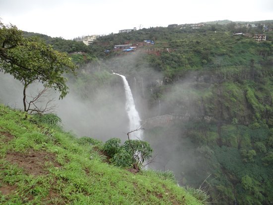Lingmala Waterfall