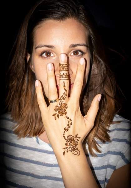 simple mehandi designs for back hand